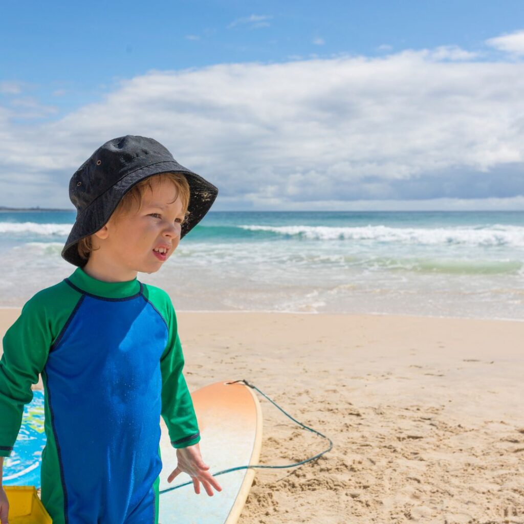 child applying the measures of sun safety